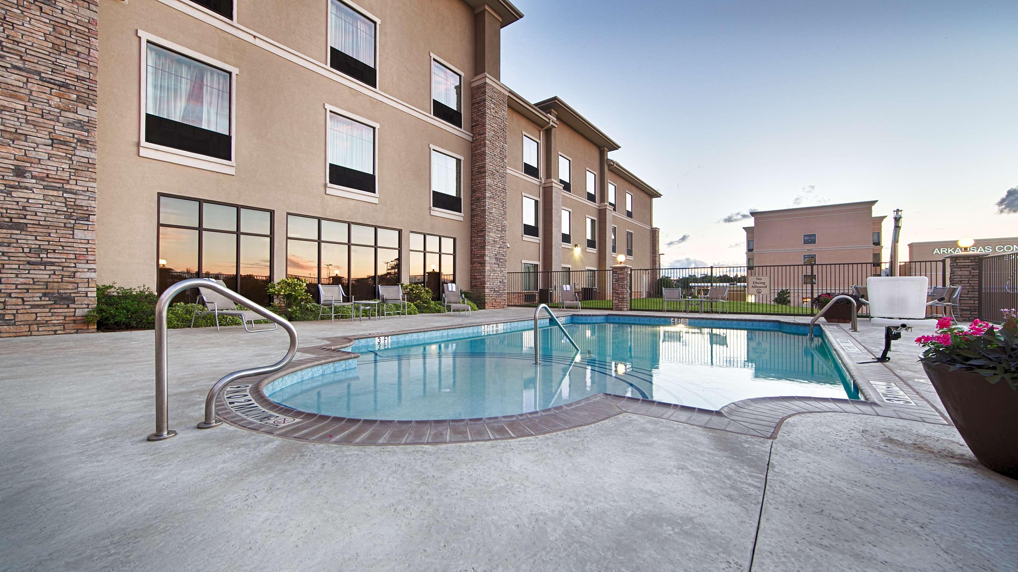 Best Western Plus Texarkana Inn And Suites Экстерьер фото